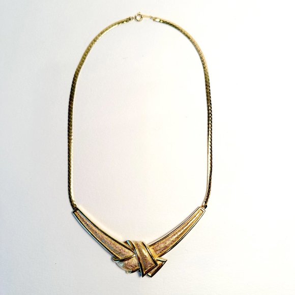 Vintage Avon Goldtone Tied Knot Necklace with Flat Cuban Link Chain - Picture 3 of 7